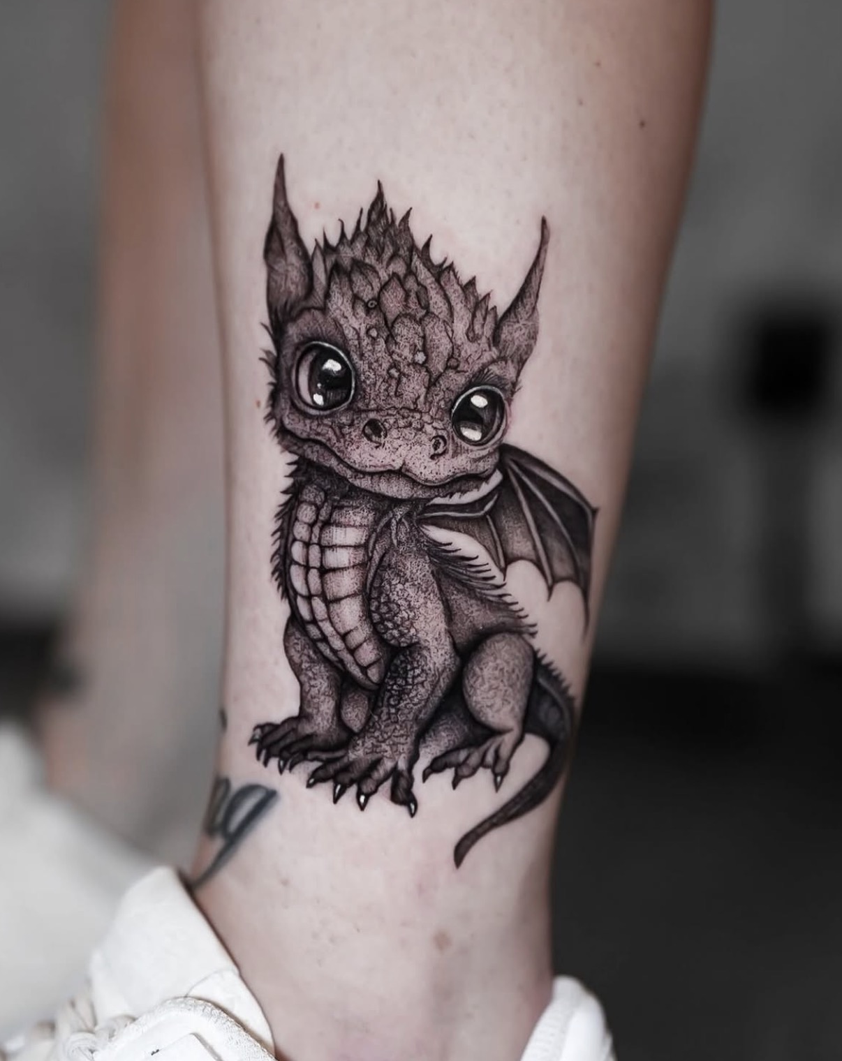 Kleiner Drache am Unterschenkel